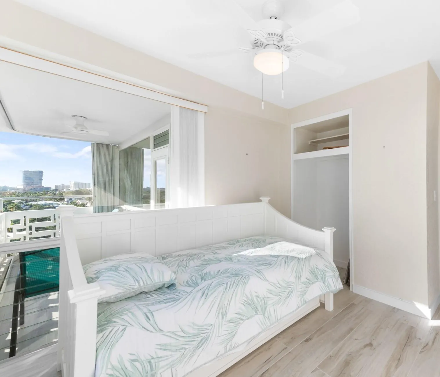 1900 S Ocean Dr, #712