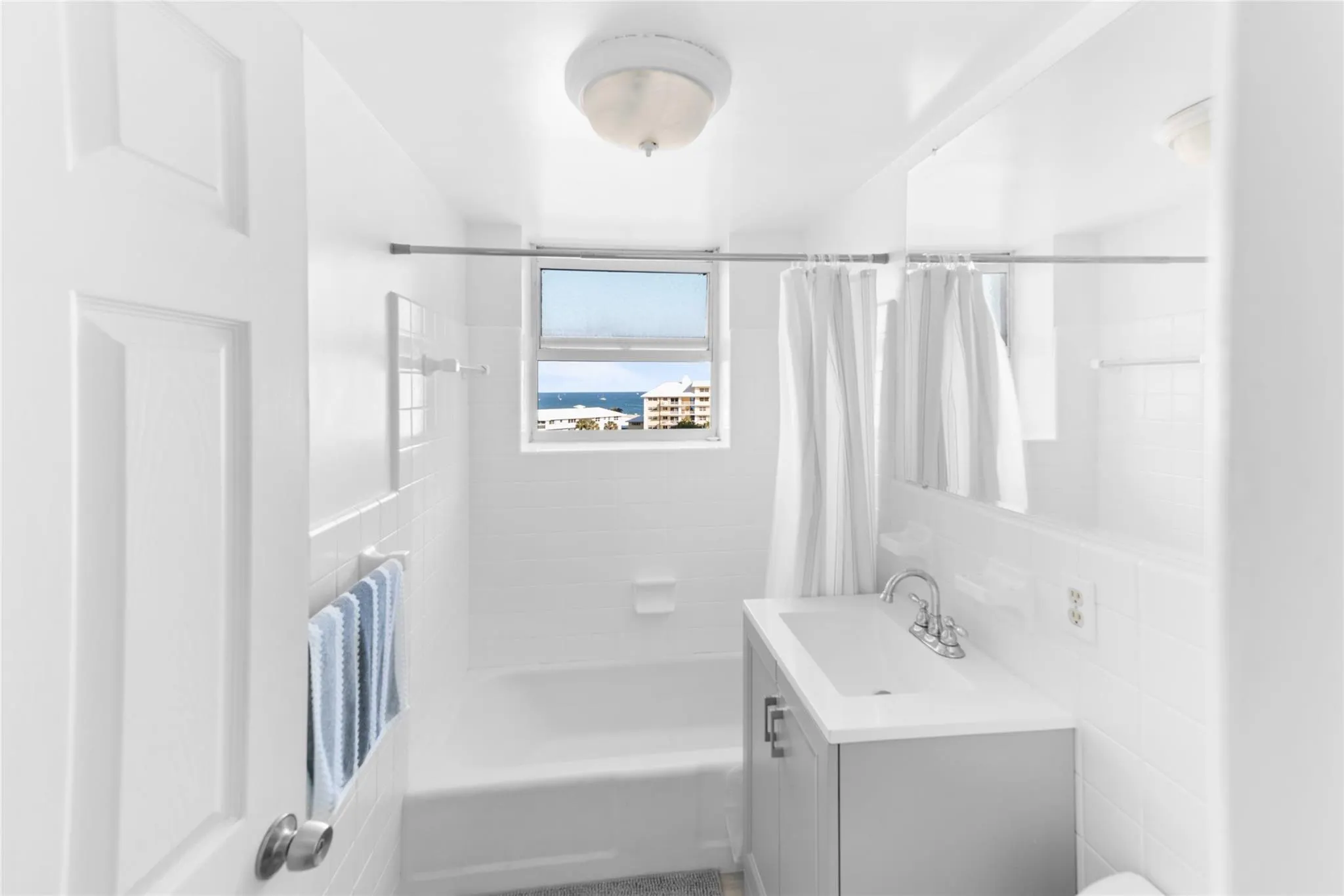 1900 S Ocean Dr, #712