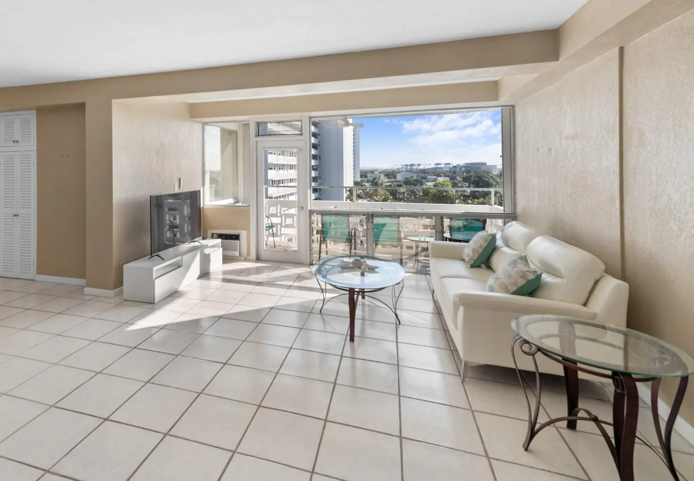 1900 S Ocean Dr, #712