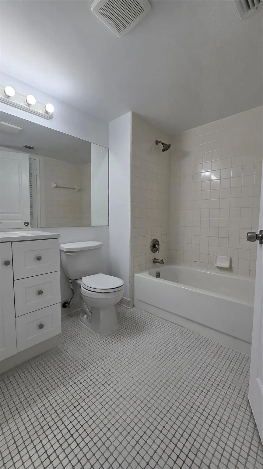 2815 N Course Dr, #201