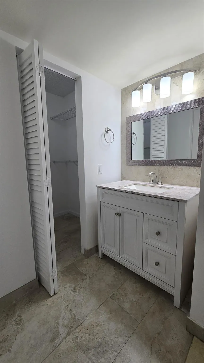 2815 N Course Dr, #201