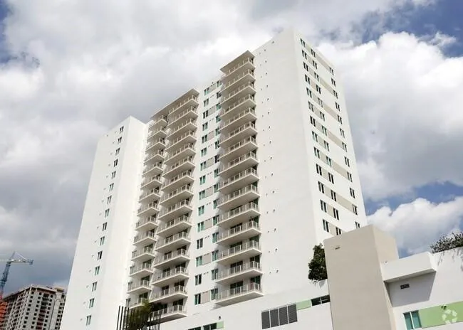 110 SW 12 Street, #902