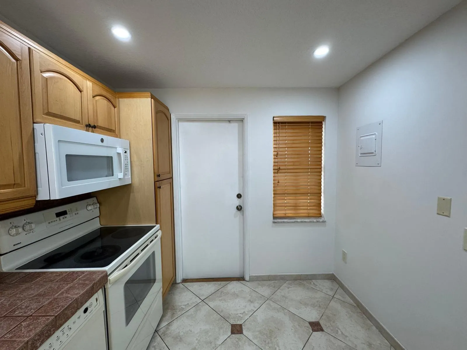 3200 N Palm Aire Dr, #705