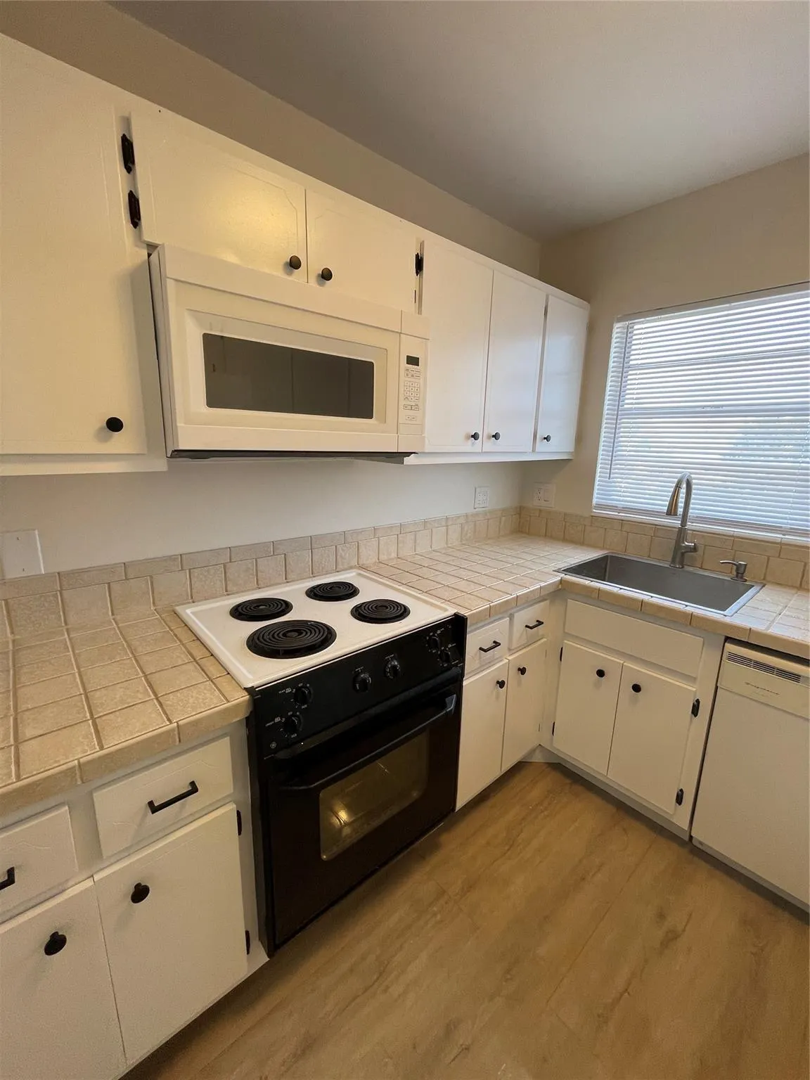 2500 NE 48th LN, #406