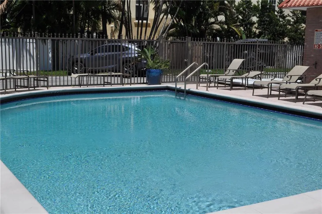 615 NE 12th Ave, #306