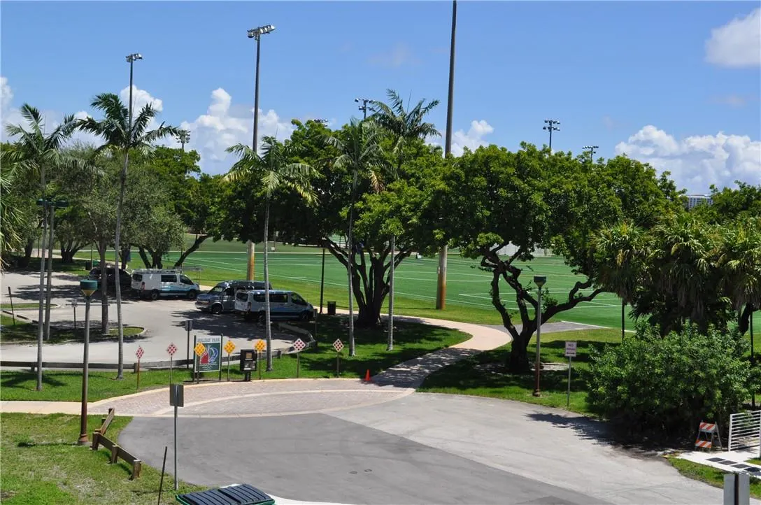 615 NE 12th Ave, #306