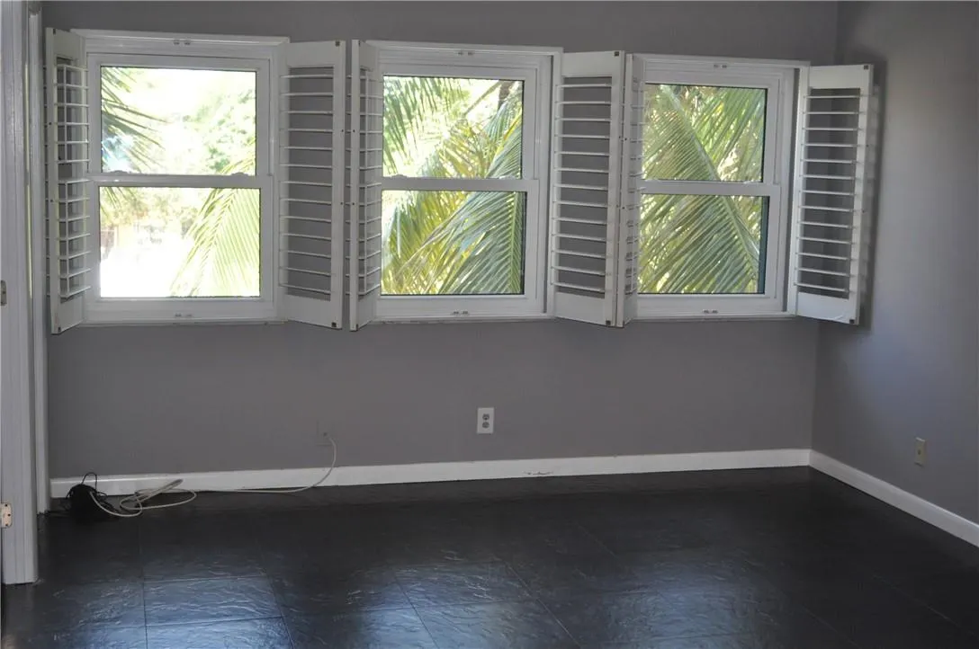 615 NE 12th Ave, #306