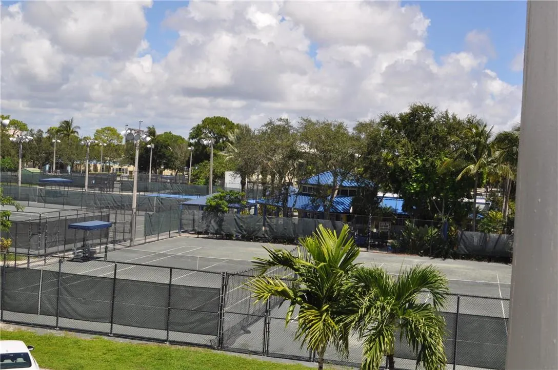 615 NE 12th Ave, #306