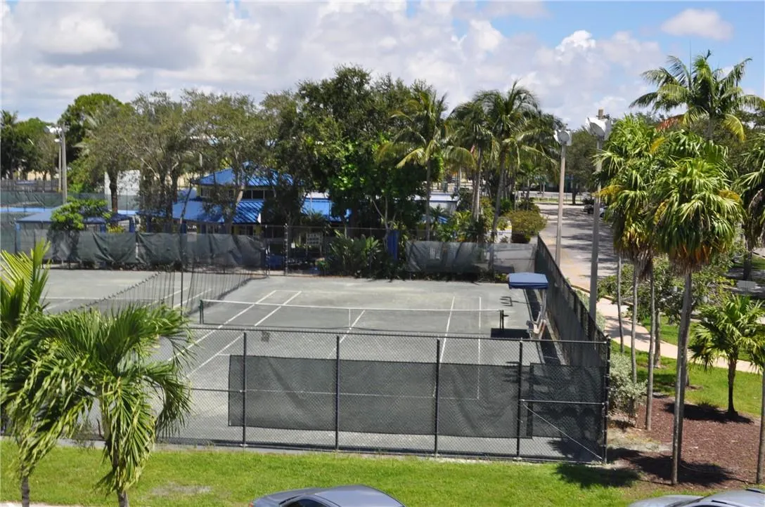 615 NE 12th Ave, #306