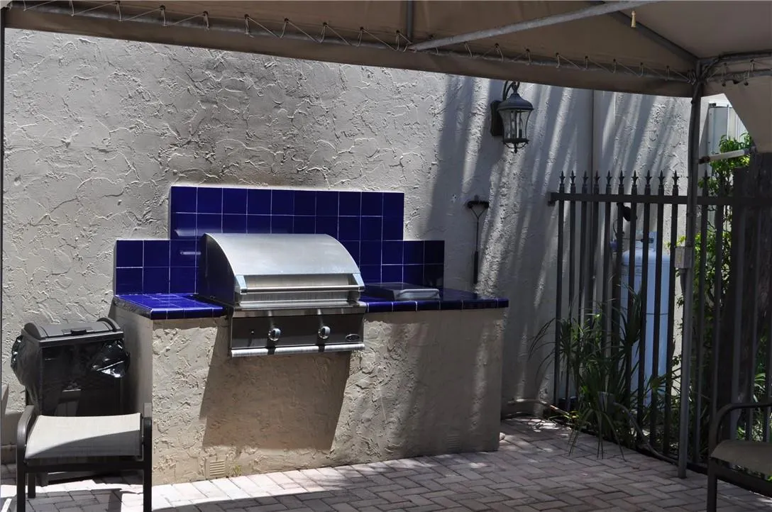 615 NE 12th Ave, #306