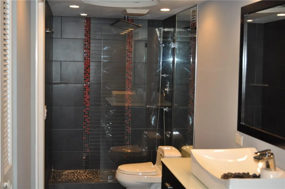 615 NE 12th Ave, #306