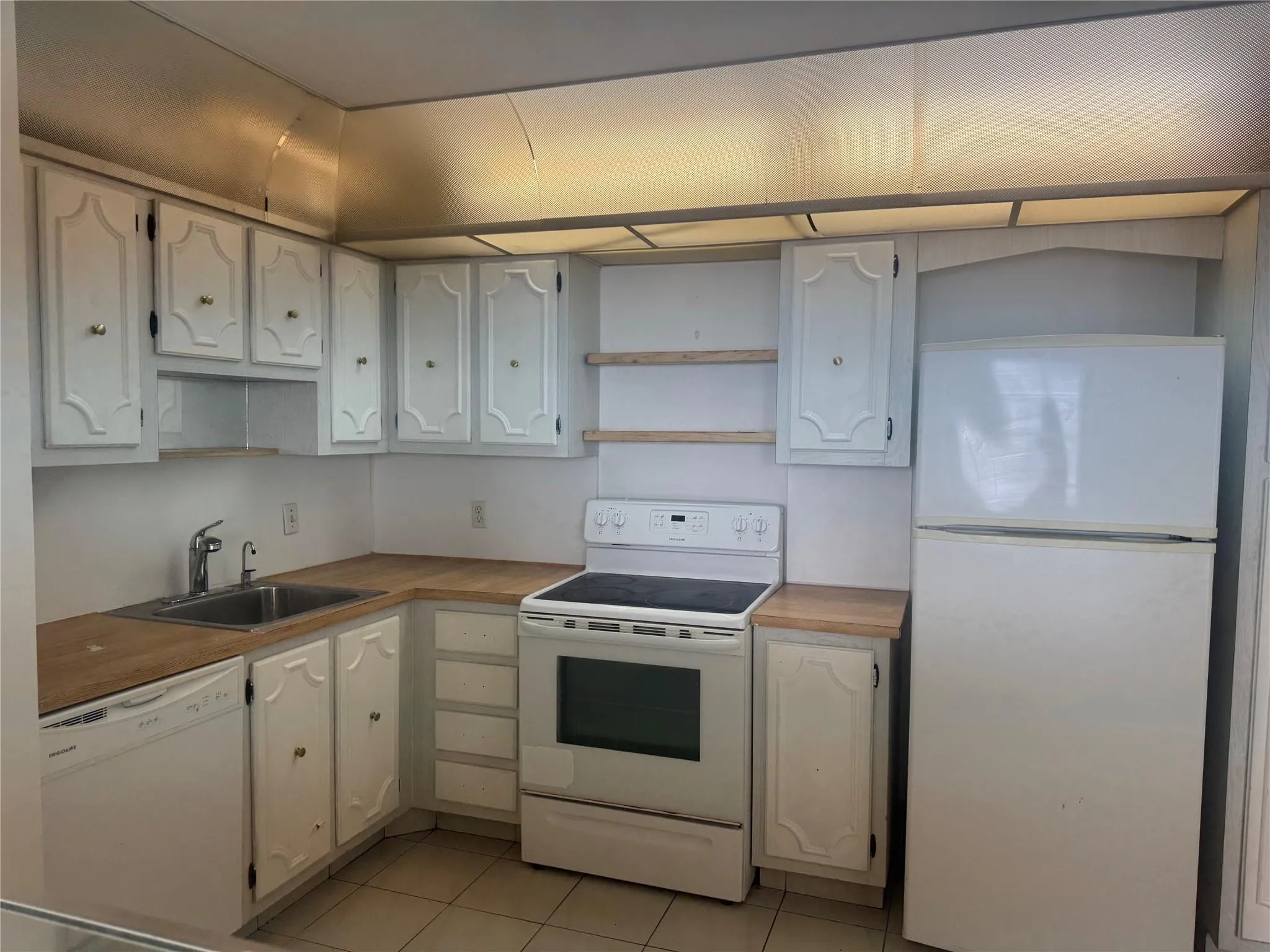 2851 NE 183rd St, #2004