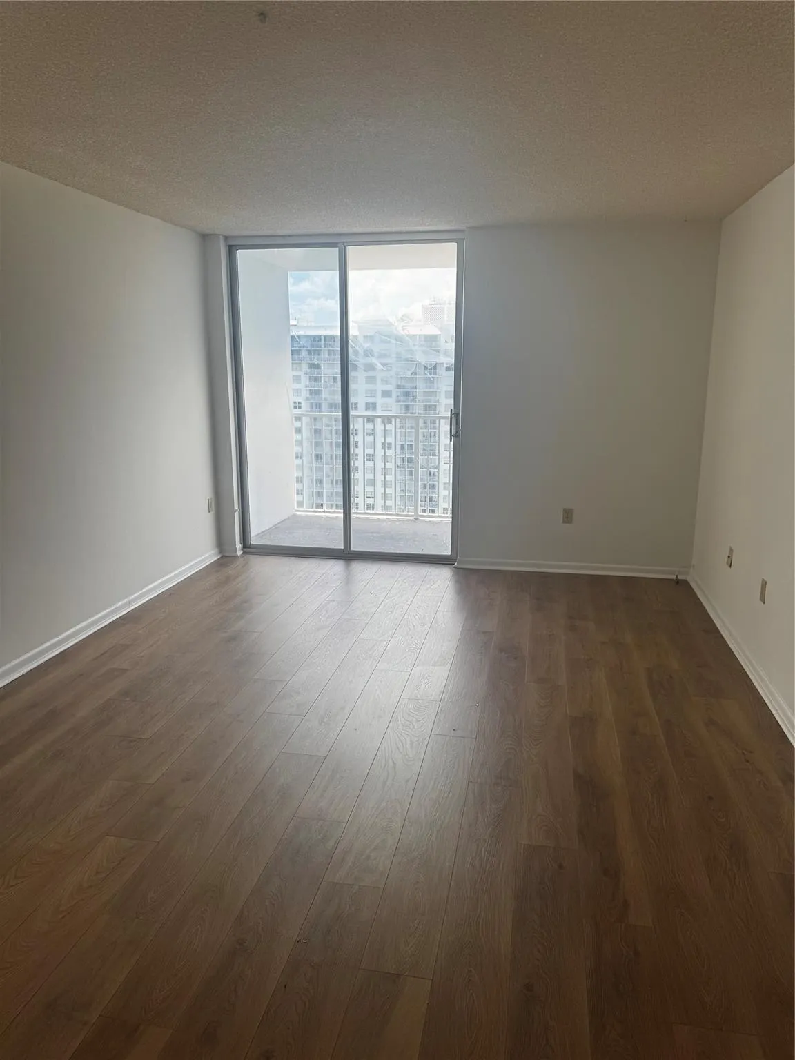 2851 NE 183rd St, #2004