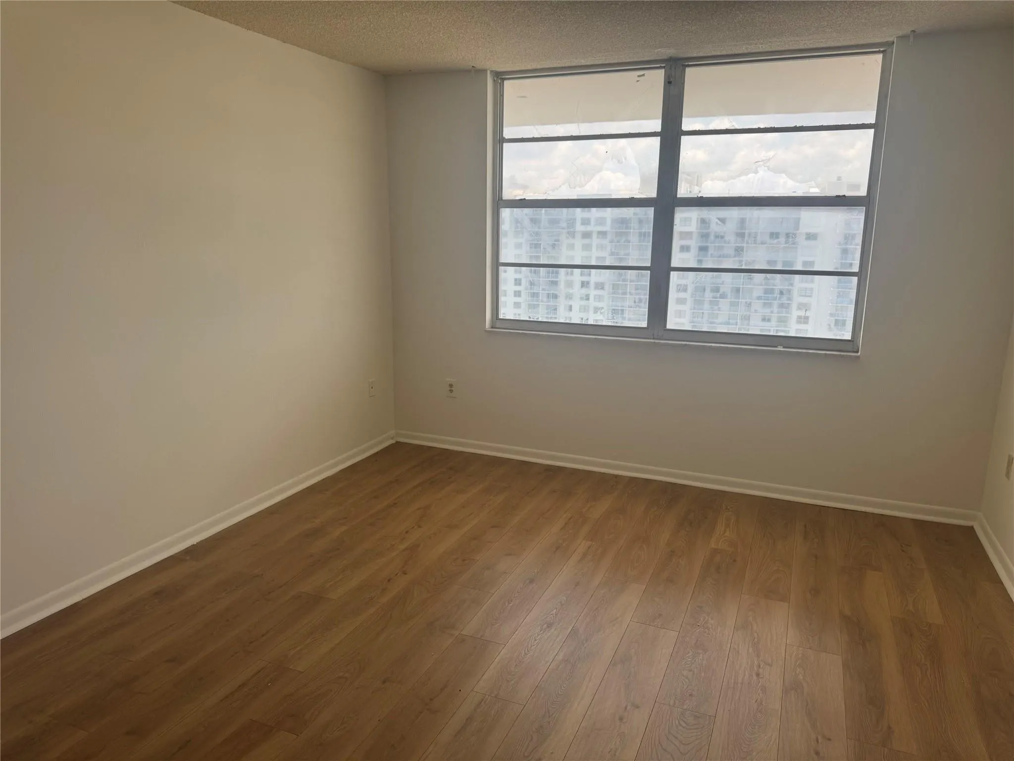 2851 NE 183rd St, #2004