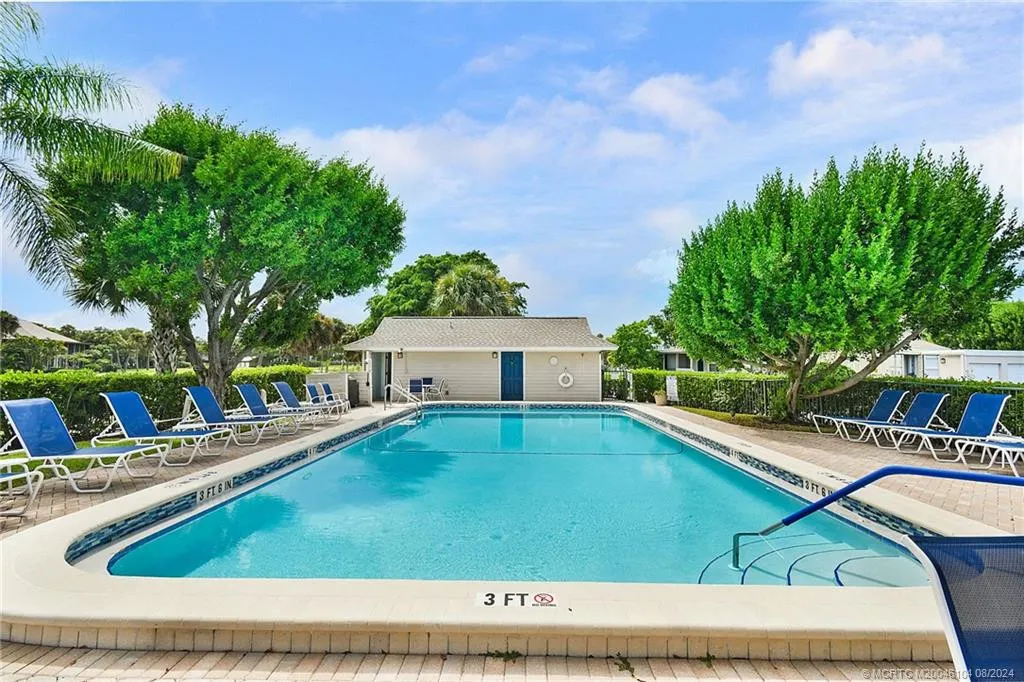 311 NE Golfview Circle