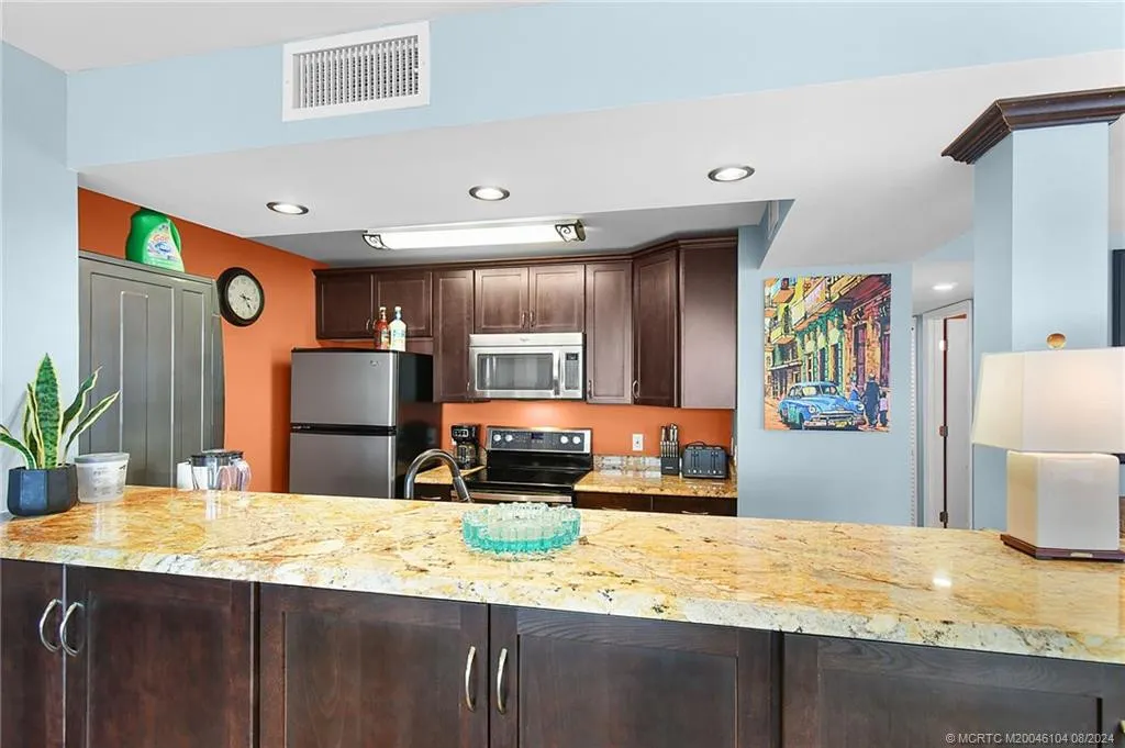 311 NE Golfview Circle