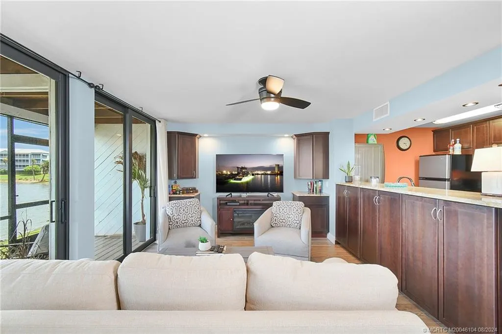 311 NE Golfview Circle