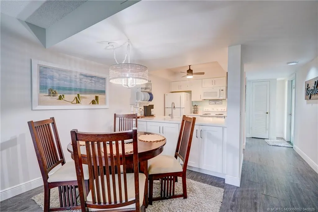 5563 NE Gulfstream Way