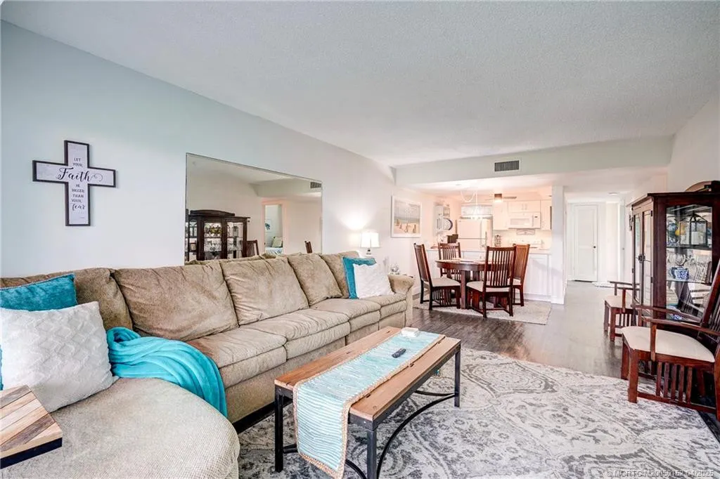 5563 NE Gulfstream Way
