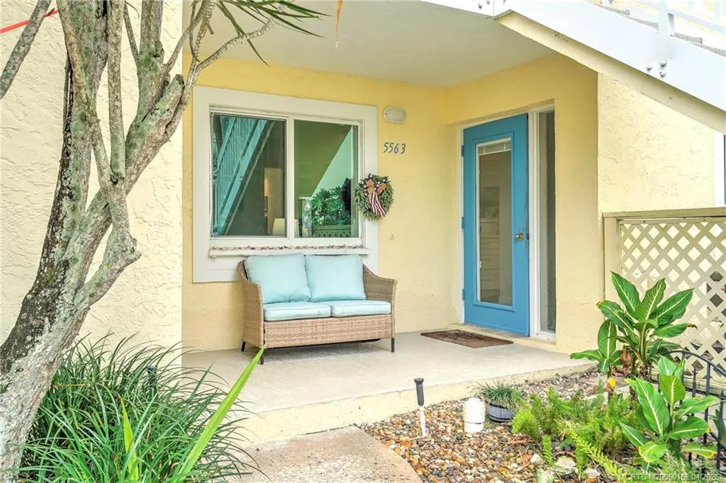 5563 NE Gulfstream Way