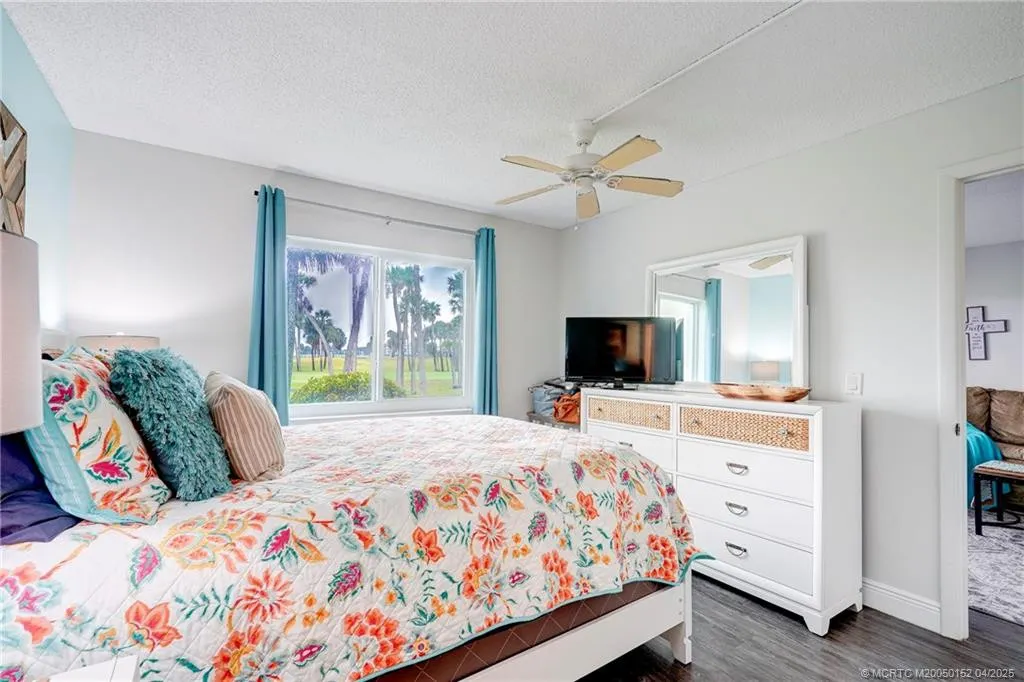 5563 NE Gulfstream Way