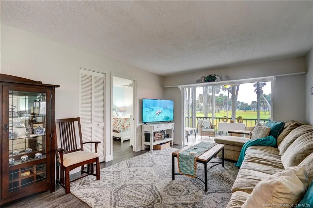 5563 NE Gulfstream Way