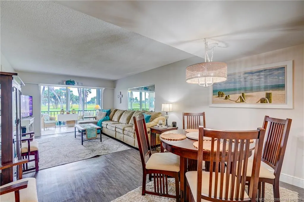 5563 NE Gulfstream Way