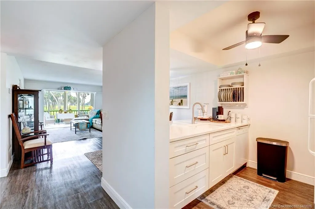 5563 NE Gulfstream Way