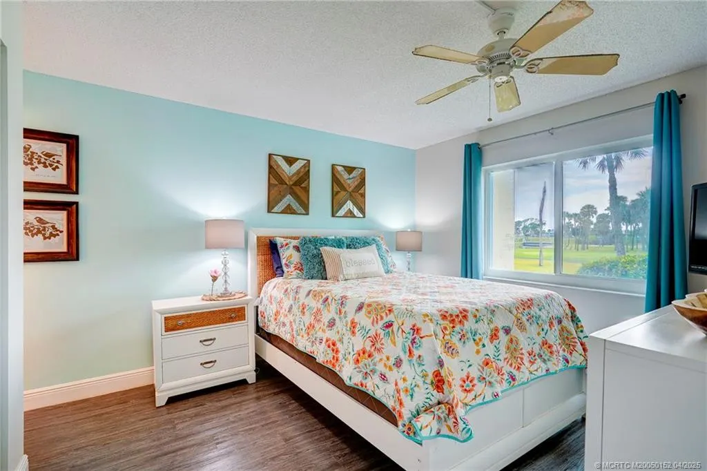 5563 NE Gulfstream Way