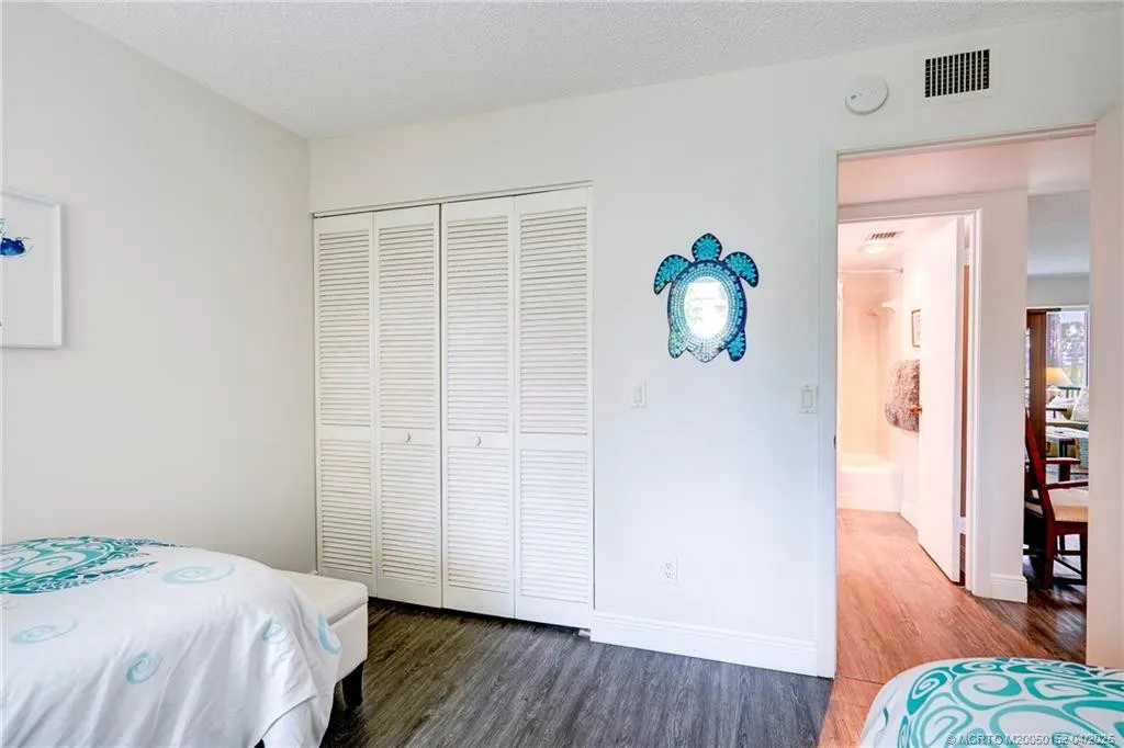 5563 NE Gulfstream Way
