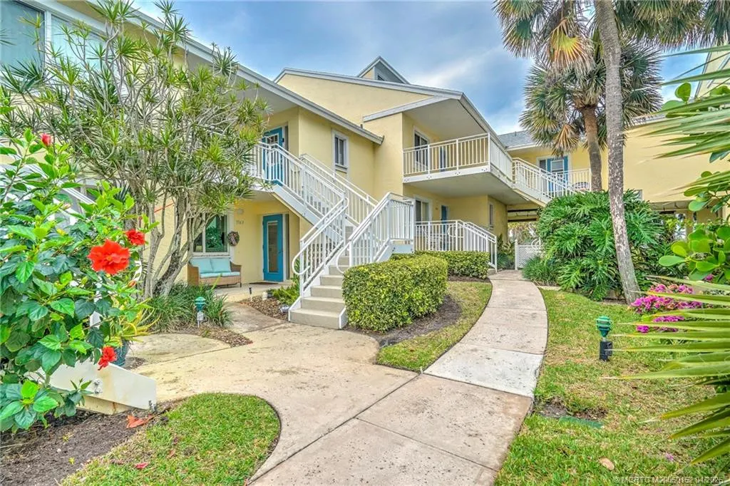 5563 NE Gulfstream Way