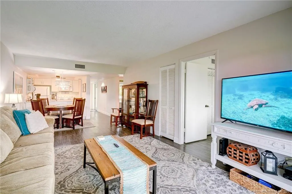 5563 NE Gulfstream Way
