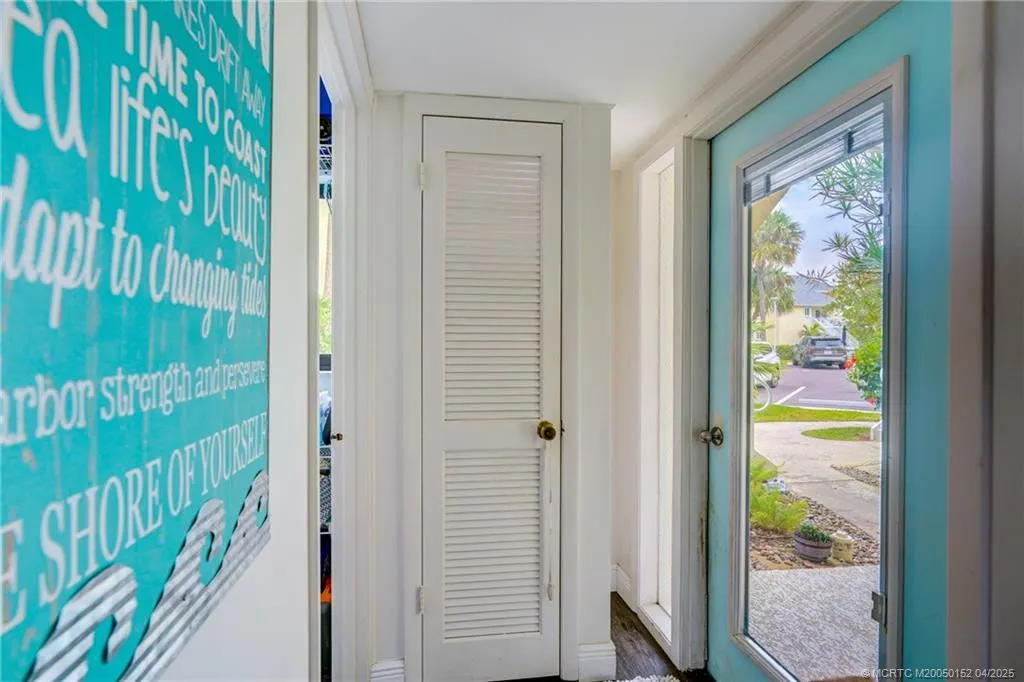 5563 NE Gulfstream Way