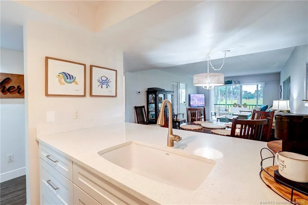 5563 NE Gulfstream Way