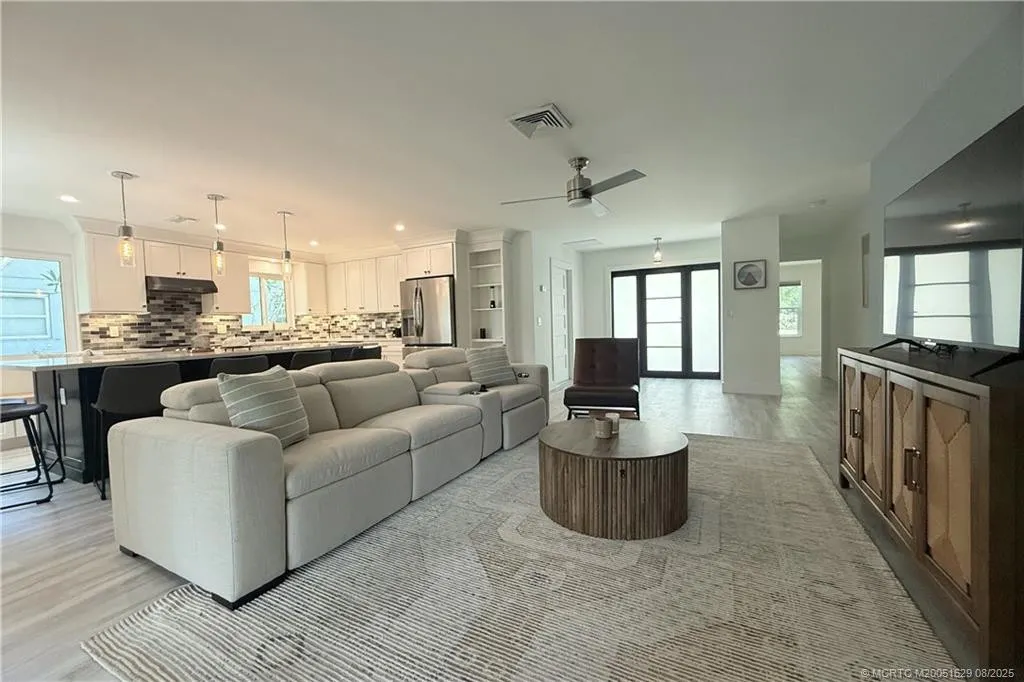1196 SE Saint Lucie Boulevard