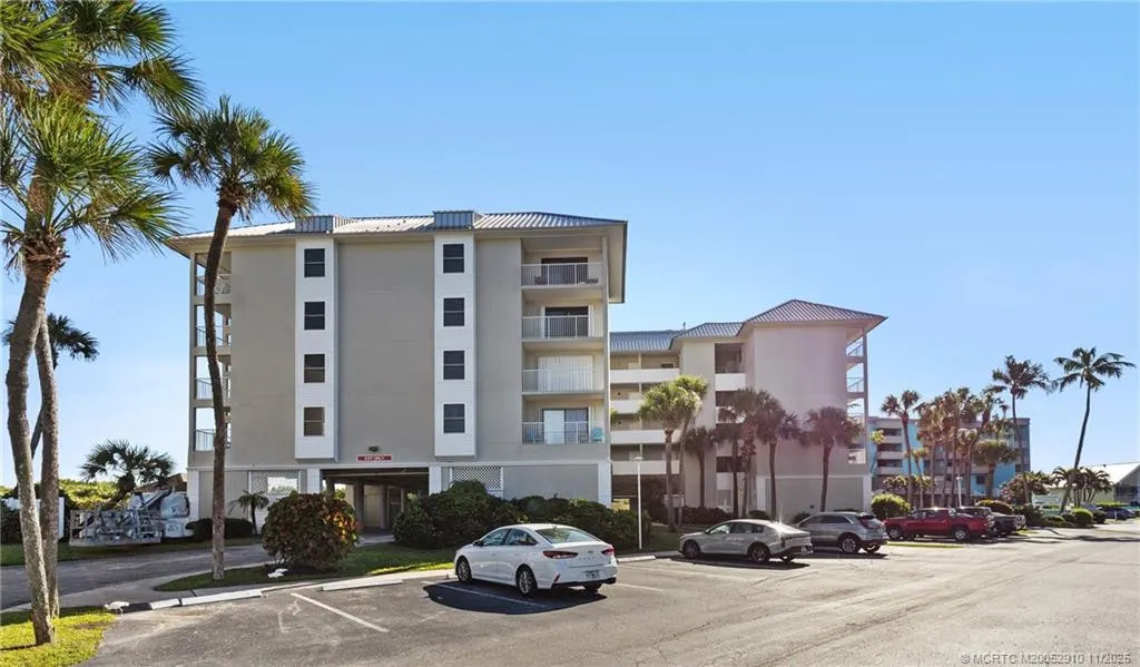 379 NE Tradewind Lane #1104