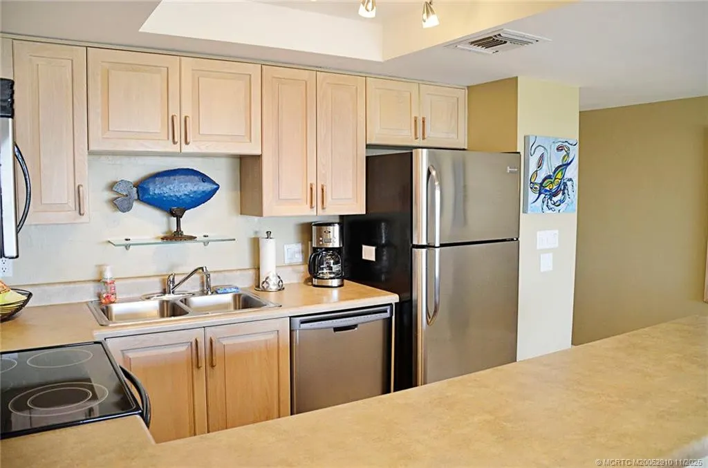 379 NE Tradewind Lane #1104