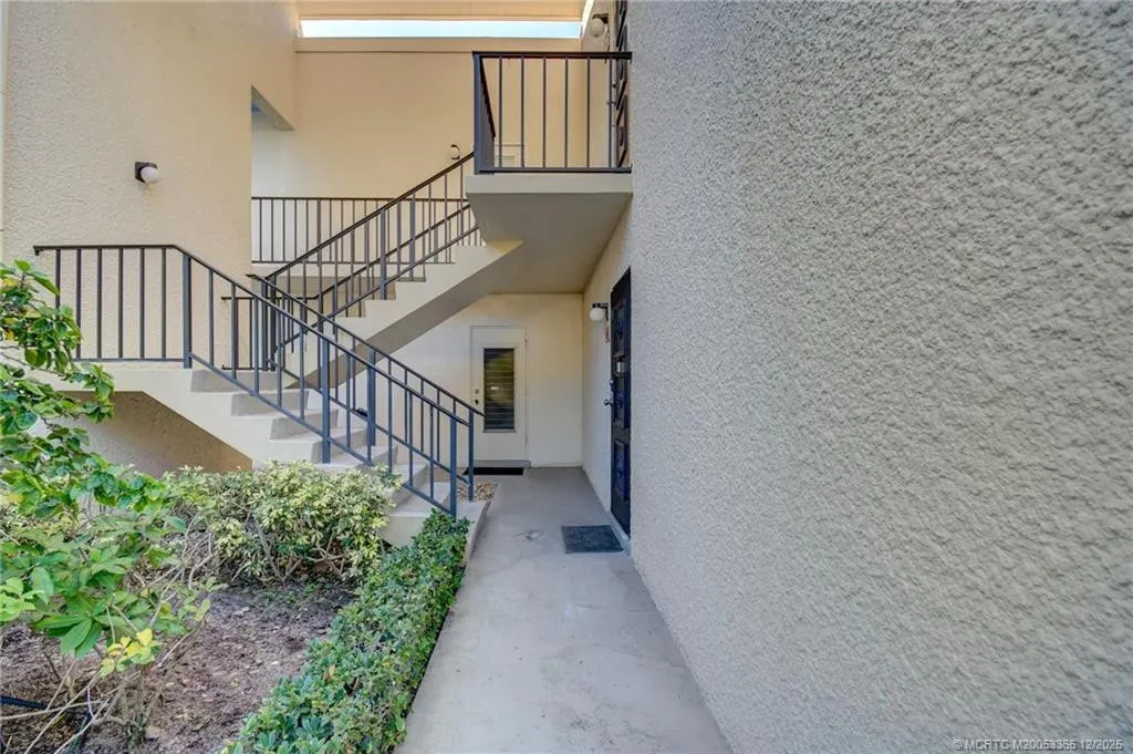 1701 Presidential Way #A104
