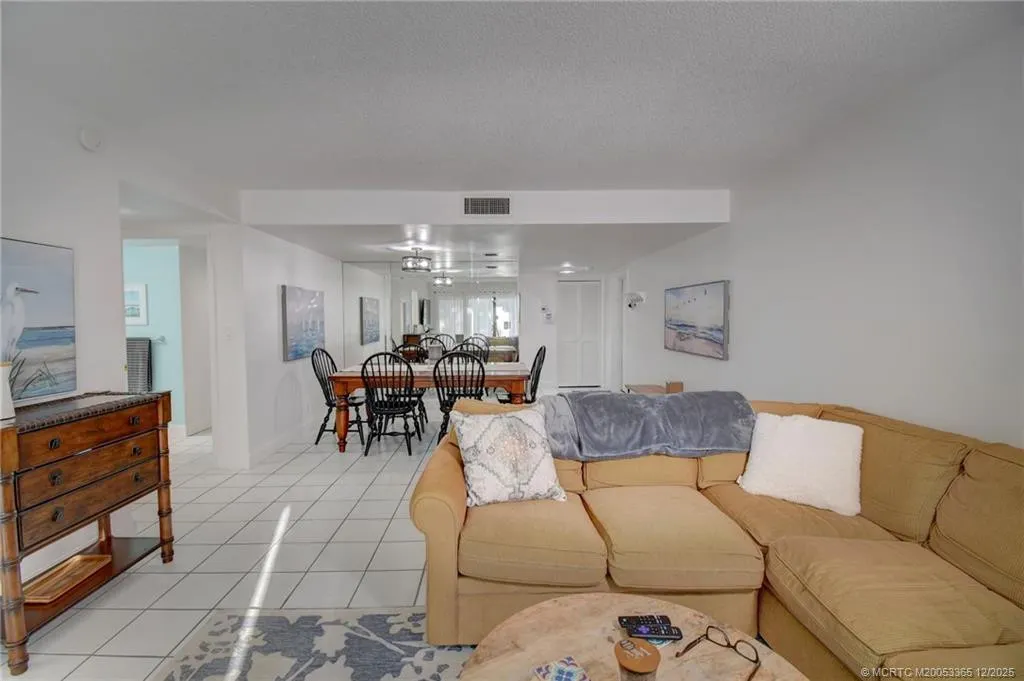 1701 Presidential Way #A104