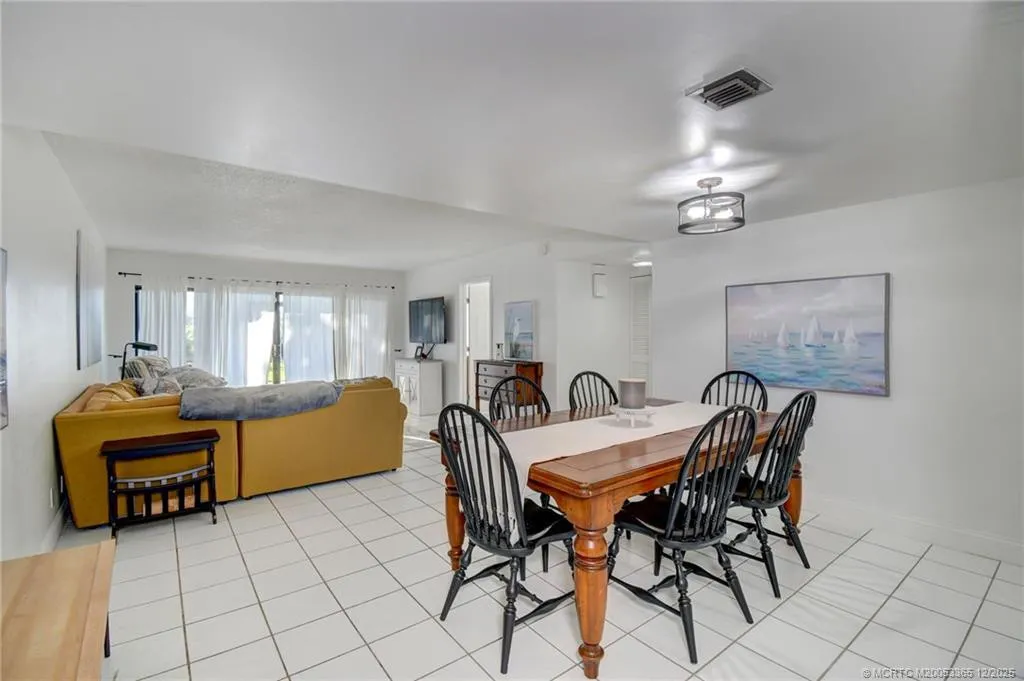 1701 Presidential Way #A104