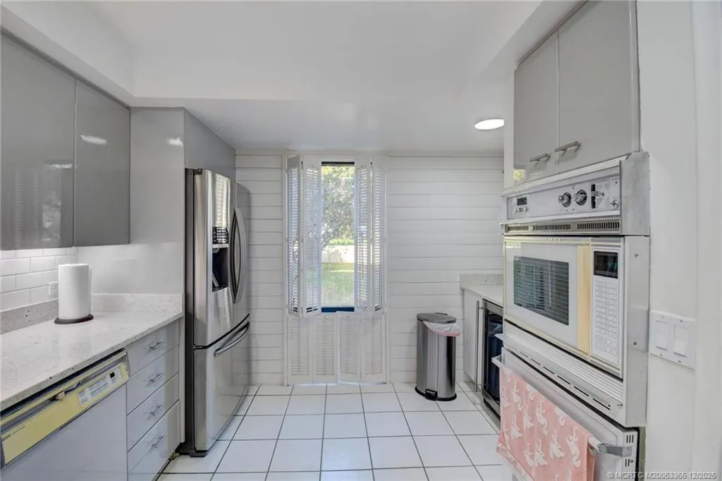 1701 Presidential Way #A104