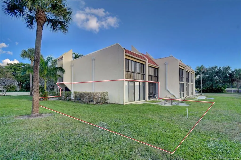 1701 Presidential Way #A104