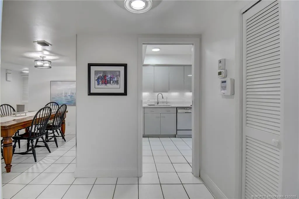 1701 Presidential Way #A104