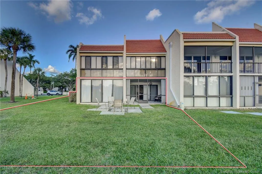 1701 Presidential Way #A104