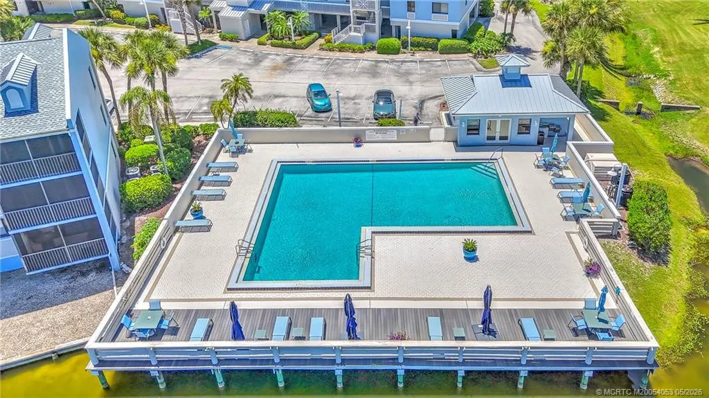 10 NE Plantation Road #101