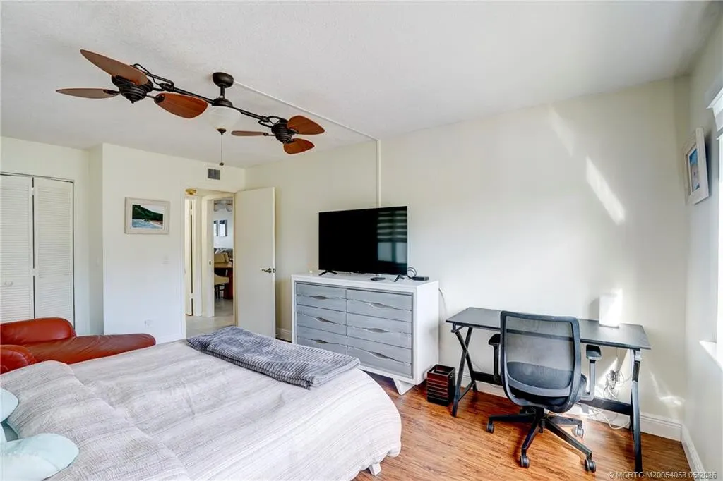 10 NE Plantation Road #101
