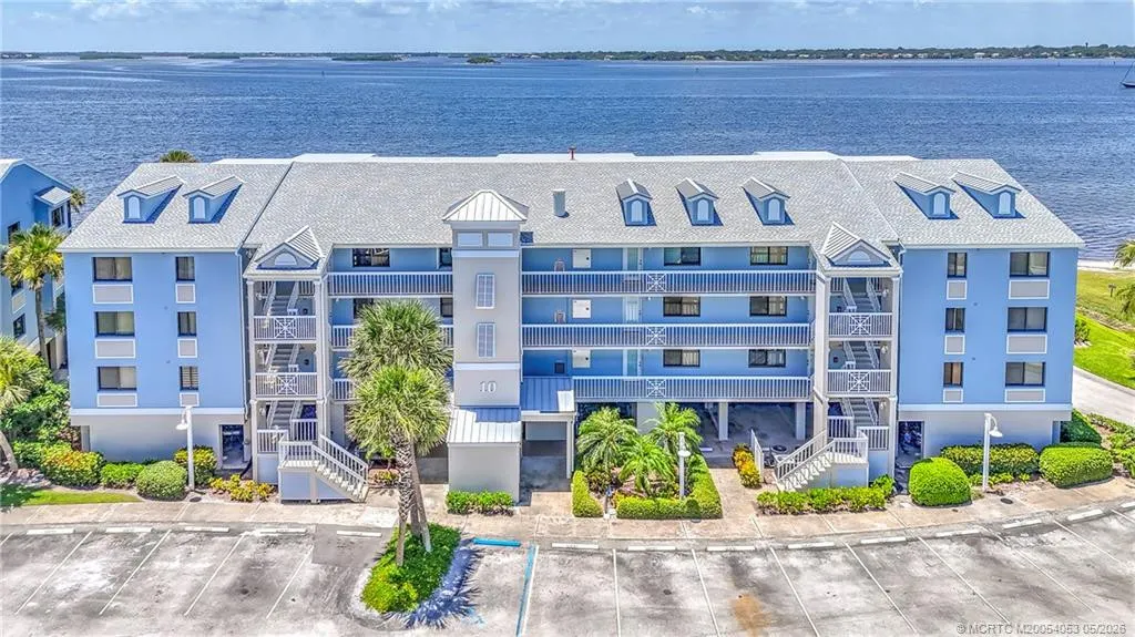 10 NE Plantation Road #101