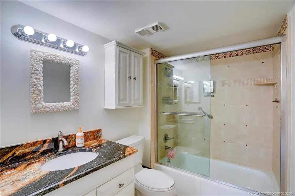 10 NE Plantation Road #101