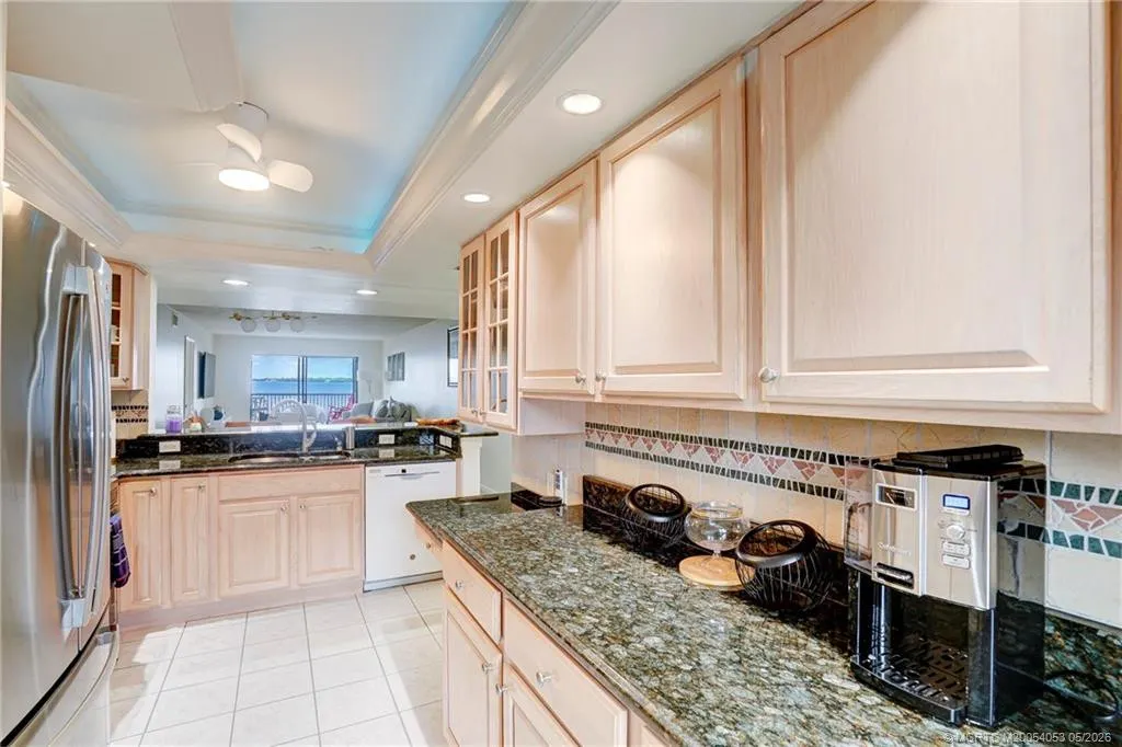 10 NE Plantation Road #101