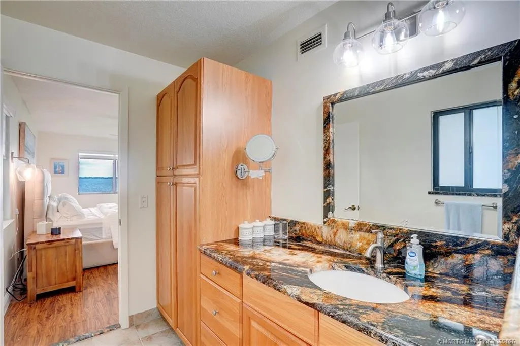 10 NE Plantation Road #101